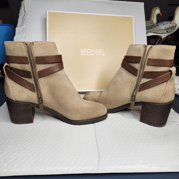 Michael Kors Women's Suede Faun Boots Size 8 - Picture 3 of 13